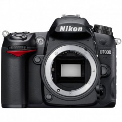 Nikon D7000 jarjestelmakameran runko
